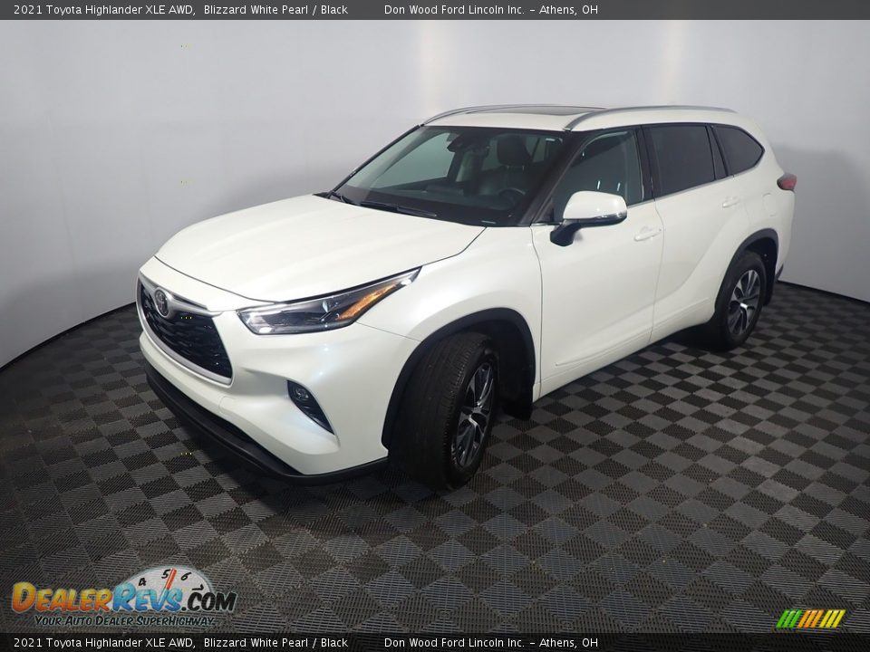 2021 Toyota Highlander XLE AWD Blizzard White Pearl / Black Photo #10
