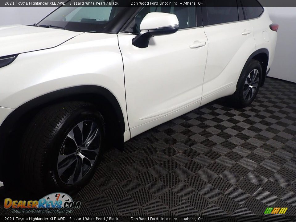 2021 Toyota Highlander XLE AWD Blizzard White Pearl / Black Photo #11
