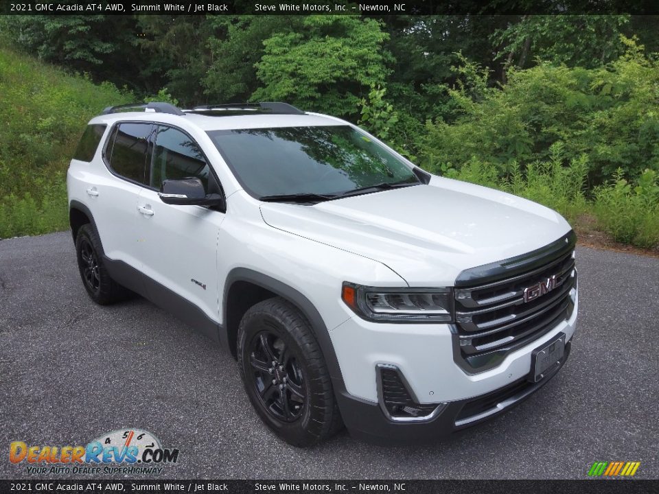 Front 3/4 View of 2021 GMC Acadia AT4 AWD Photo #5