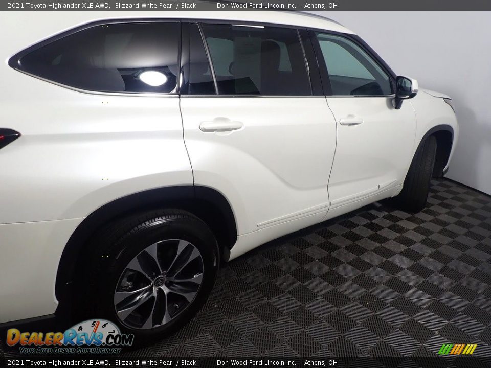 2021 Toyota Highlander XLE AWD Blizzard White Pearl / Black Photo #21