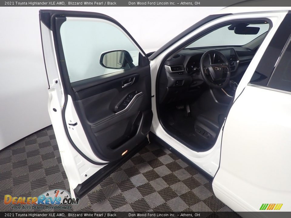 2021 Toyota Highlander XLE AWD Blizzard White Pearl / Black Photo #22