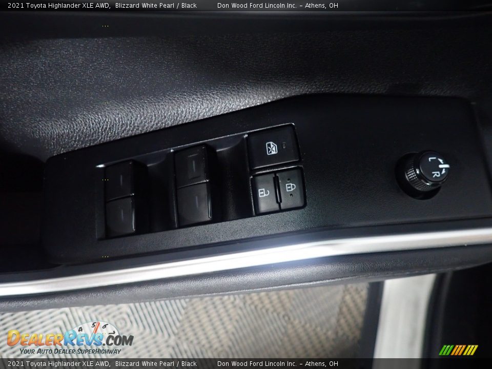 2021 Toyota Highlander XLE AWD Blizzard White Pearl / Black Photo #23