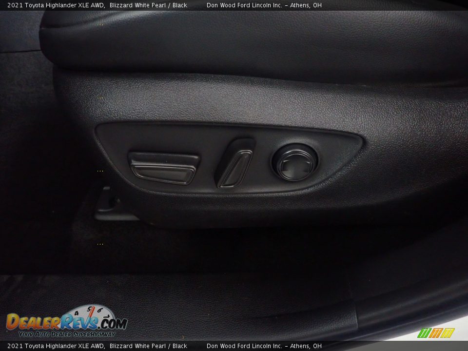 2021 Toyota Highlander XLE AWD Blizzard White Pearl / Black Photo #25