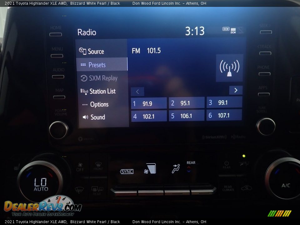 2021 Toyota Highlander XLE AWD Blizzard White Pearl / Black Photo #28