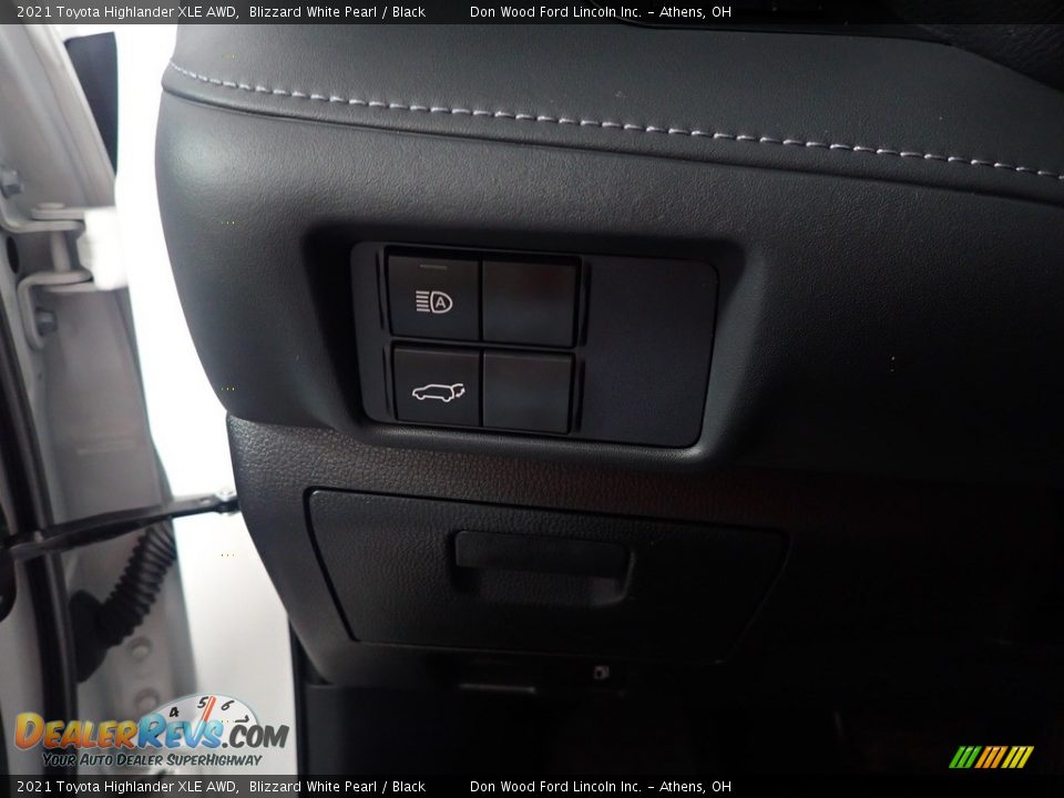 2021 Toyota Highlander XLE AWD Blizzard White Pearl / Black Photo #33