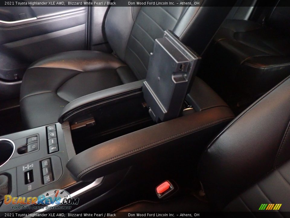 2021 Toyota Highlander XLE AWD Blizzard White Pearl / Black Photo #35