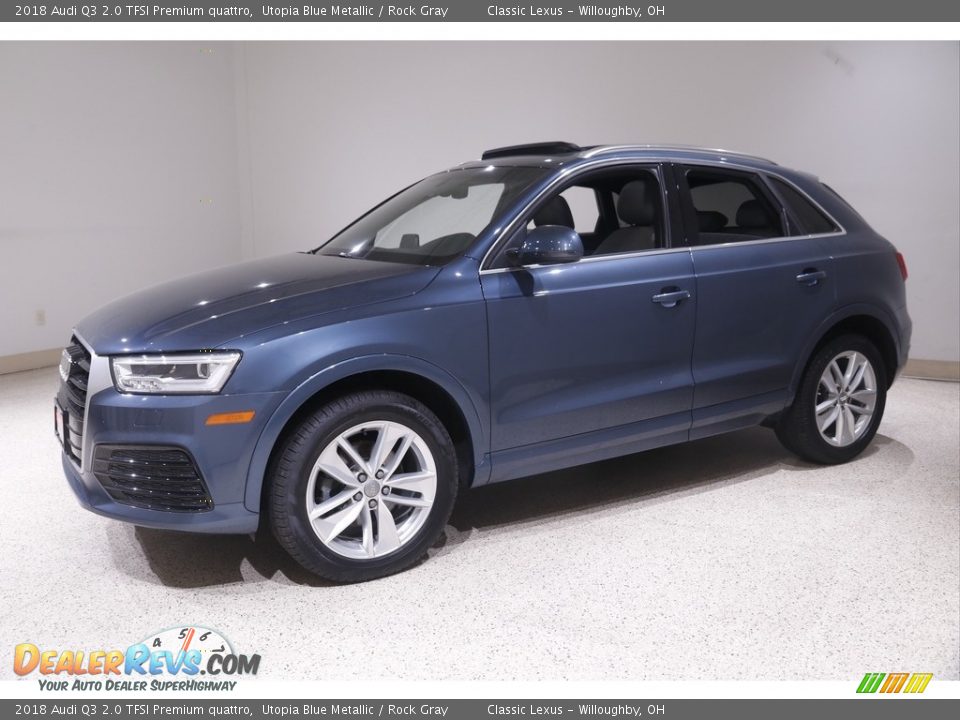 Front 3/4 View of 2018 Audi Q3 2.0 TFSI Premium quattro Photo #3