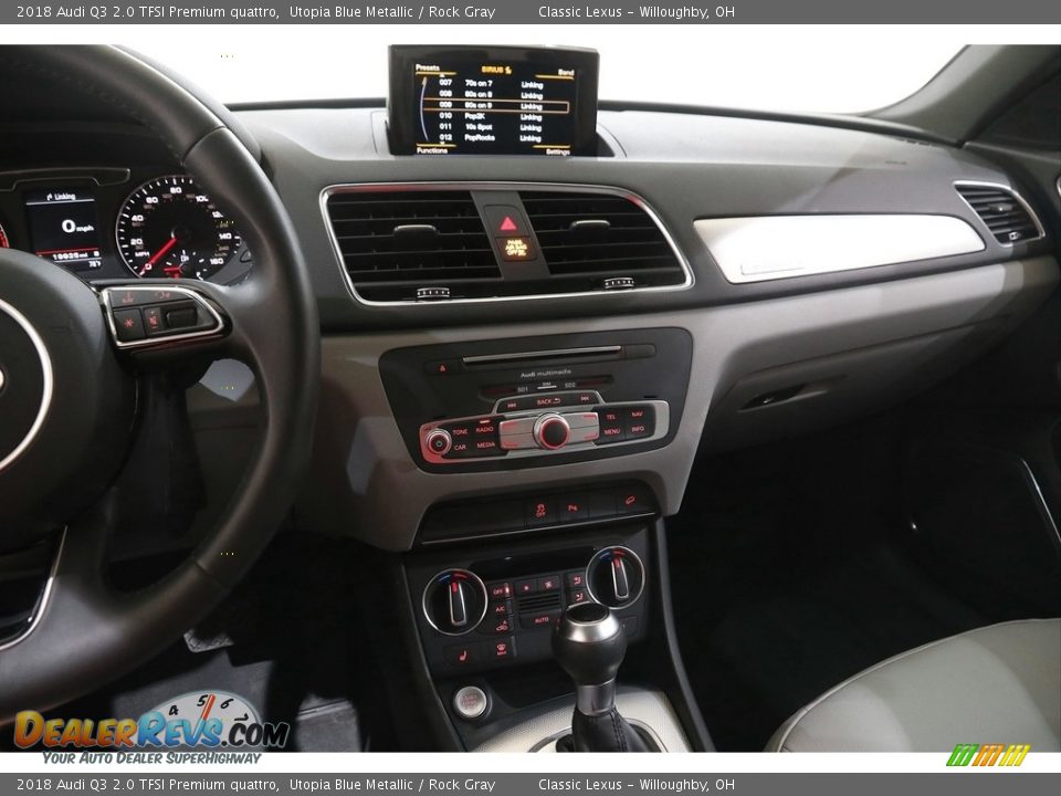 Dashboard of 2018 Audi Q3 2.0 TFSI Premium quattro Photo #9