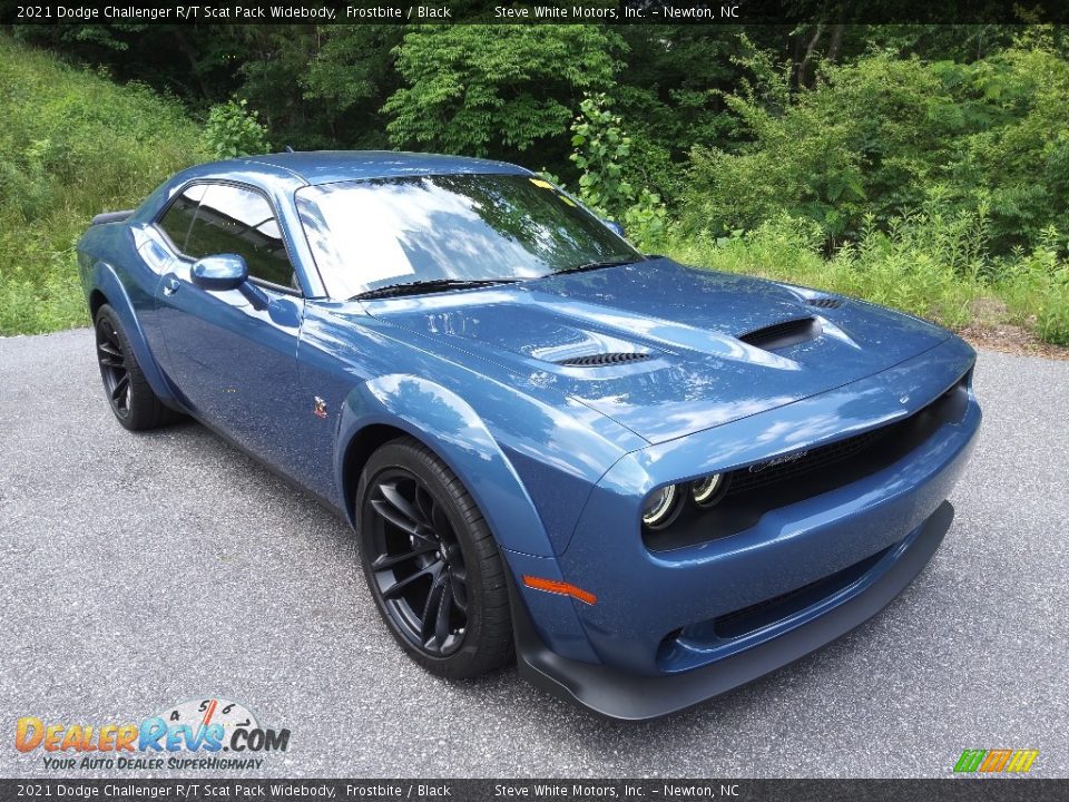 Front 3/4 View of 2021 Dodge Challenger R/T Scat Pack Widebody Photo #5