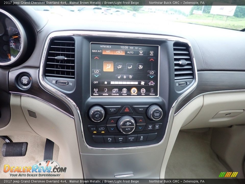 2017 Jeep Grand Cherokee Overland 4x4 Walnut Brown Metallic / Brown/Light Frost Beige Photo #25