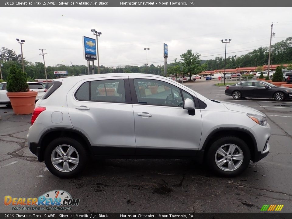 2019 Chevrolet Trax LS AWD Silver Ice Metallic / Jet Black Photo #10