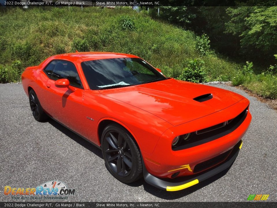 Front 3/4 View of 2022 Dodge Challenger R/T Photo #4