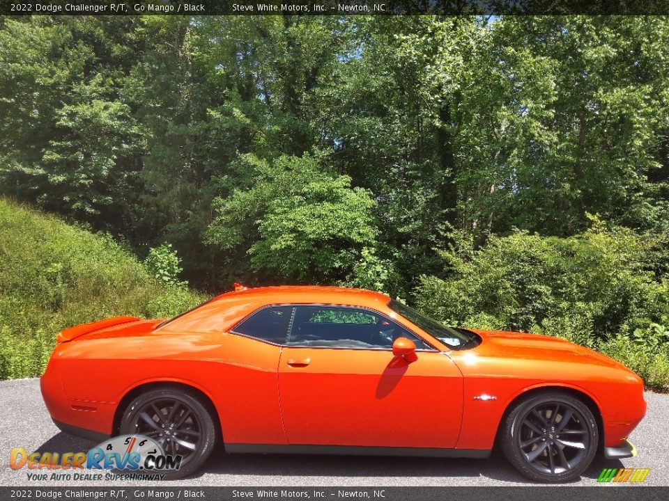 Go Mango 2022 Dodge Challenger R/T Photo #5