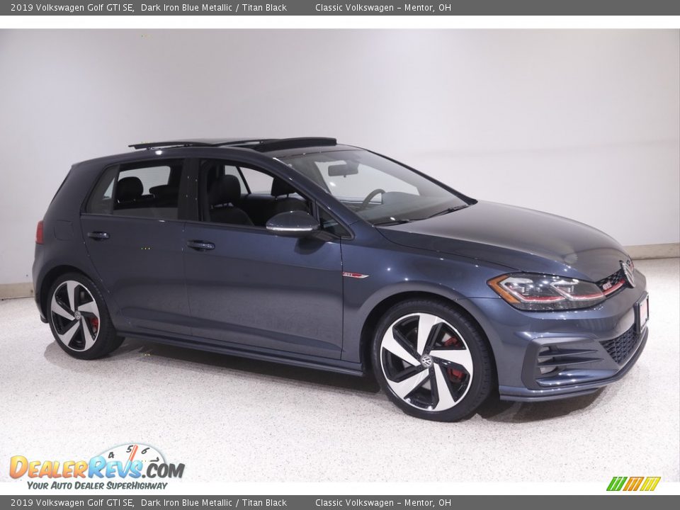 Front 3/4 View of 2019 Volkswagen Golf GTI SE Photo #1