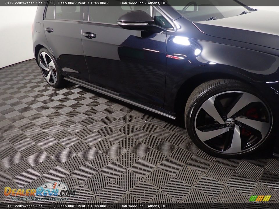 2019 Volkswagen Golf GTI SE Deep Black Pearl / Titan Black Photo #5