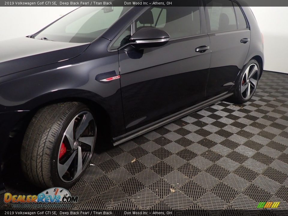 2019 Volkswagen Golf GTI SE Deep Black Pearl / Titan Black Photo #11