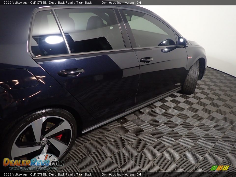 2019 Volkswagen Golf GTI SE Deep Black Pearl / Titan Black Photo #20
