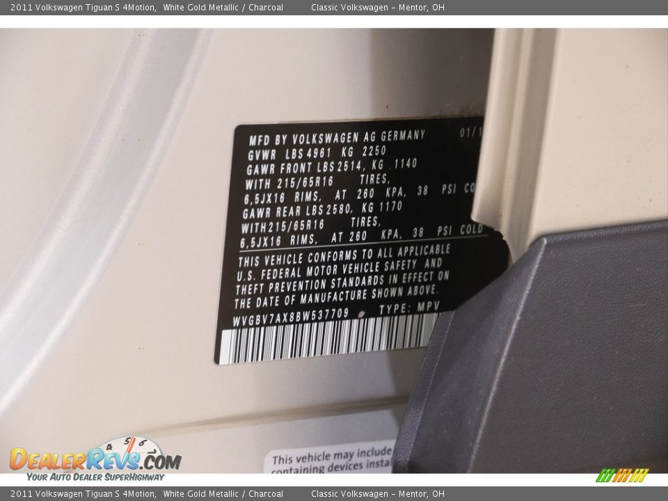 2011 Volkswagen Tiguan S 4Motion White Gold Metallic / Charcoal Photo #17