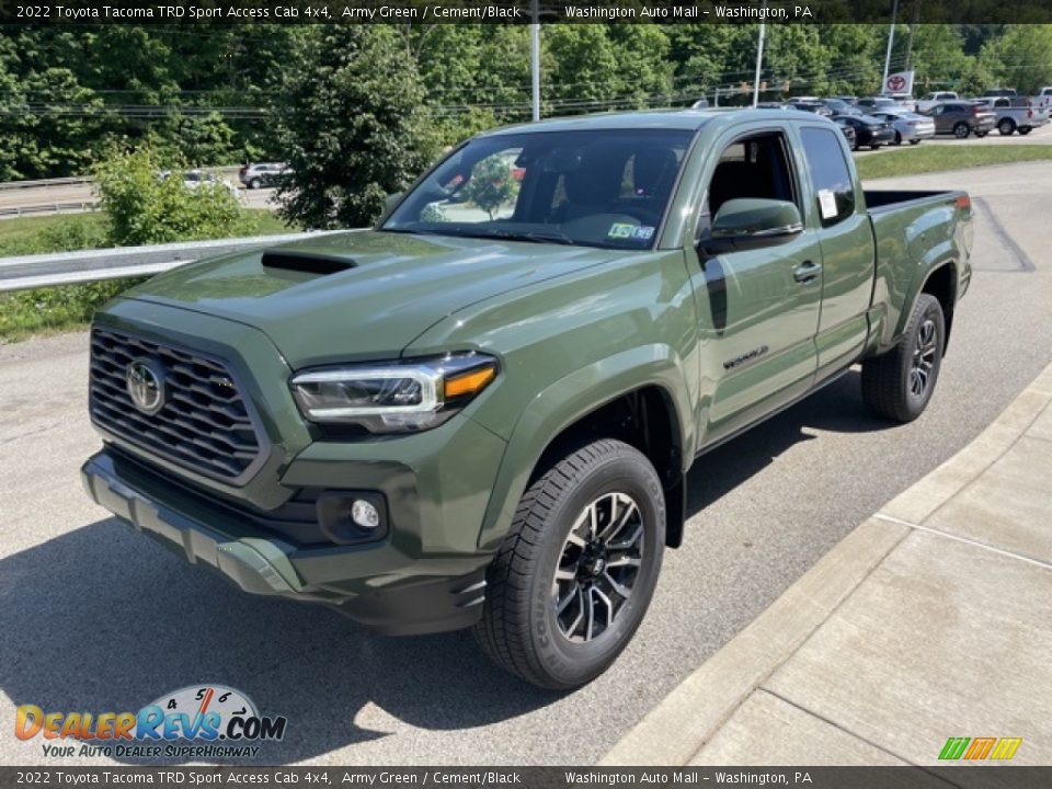 Front 3/4 View of 2022 Toyota Tacoma TRD Sport Access Cab 4x4 Photo #7
