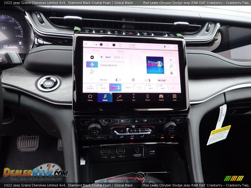 2022 Jeep Grand Cherokee Limited 4x4 Diamond Black Crystal Pearl / Global Black Photo #17