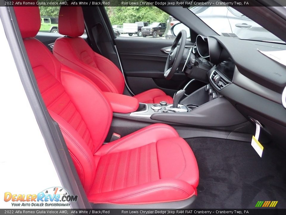 Front Seat of 2022 Alfa Romeo Giulia Veloce AWD Photo #10