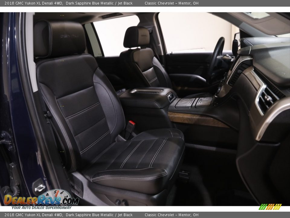 Front Seat of 2018 GMC Yukon XL Denali 4WD Photo #18