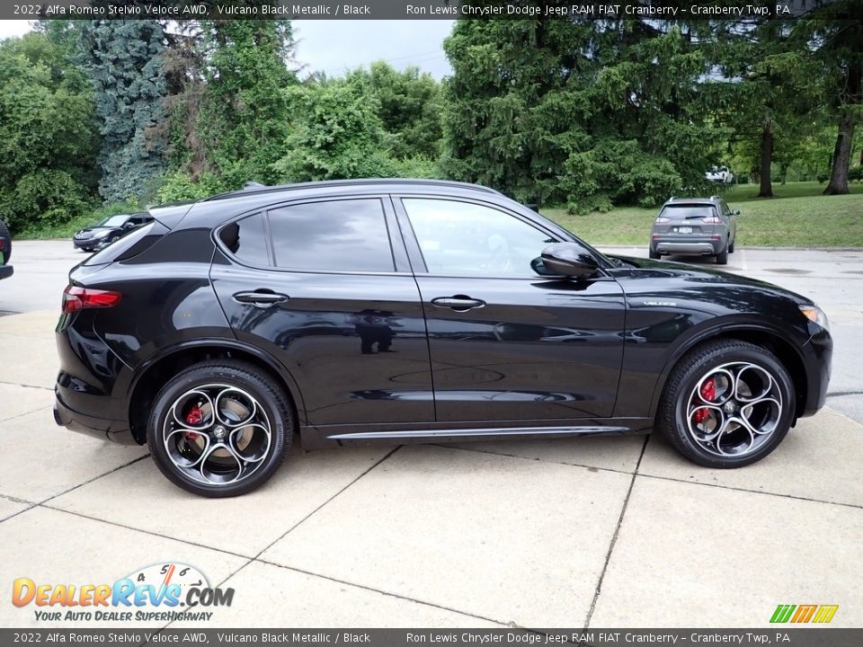 2022 Alfa Romeo Stelvio Veloce AWD Vulcano Black Metallic / Black Photo #6