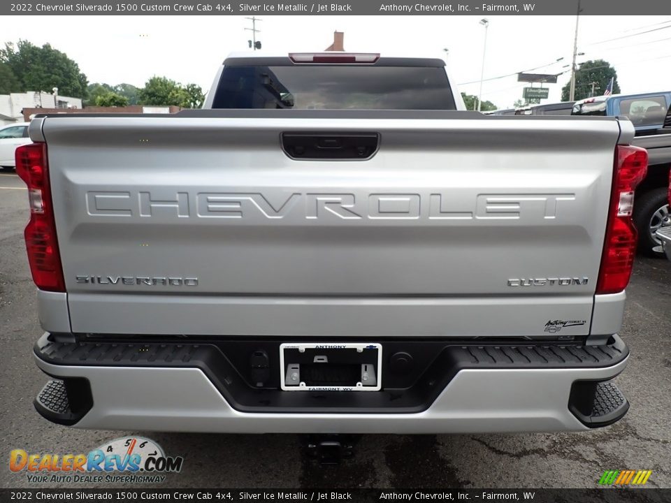 2022 Chevrolet Silverado 1500 Custom Crew Cab 4x4 Silver Ice Metallic / Jet Black Photo #4