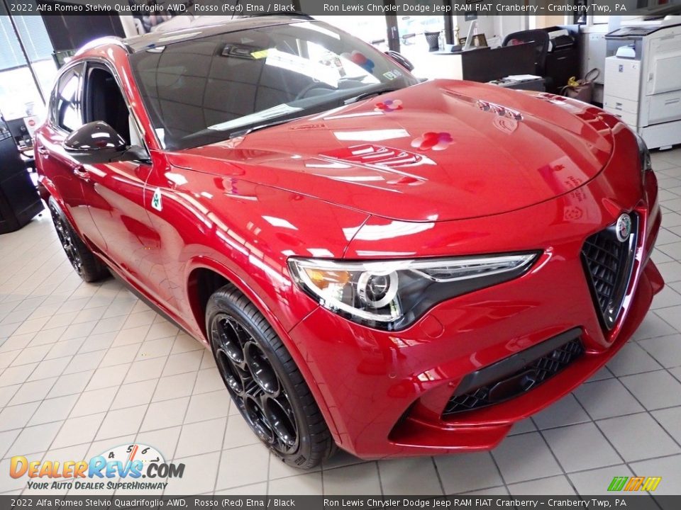 Front 3/4 View of 2022 Alfa Romeo Stelvio Quadrifoglio AWD Photo #7