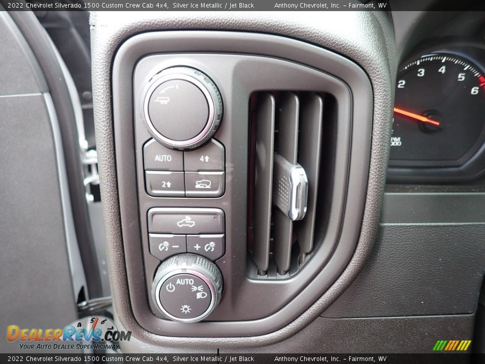 Controls of 2022 Chevrolet Silverado 1500 Custom Crew Cab 4x4 Photo #17