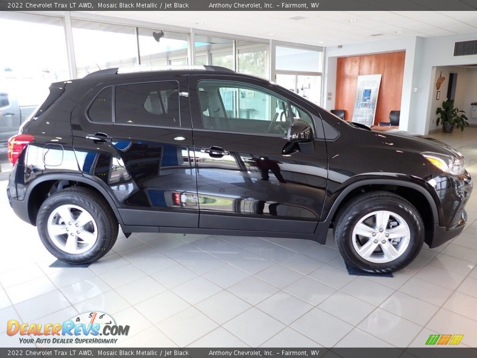 2022 Chevrolet Trax LT AWD Mosaic Black Metallic / Jet Black Photo #2