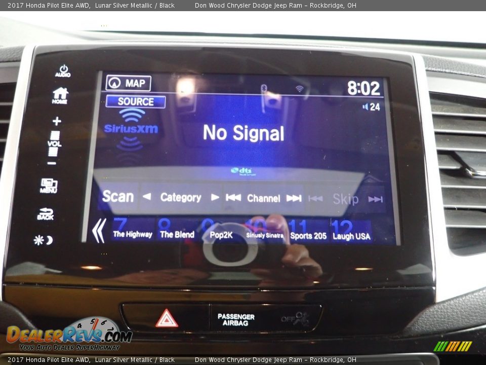 2017 Honda Pilot Elite AWD Lunar Silver Metallic / Black Photo #2