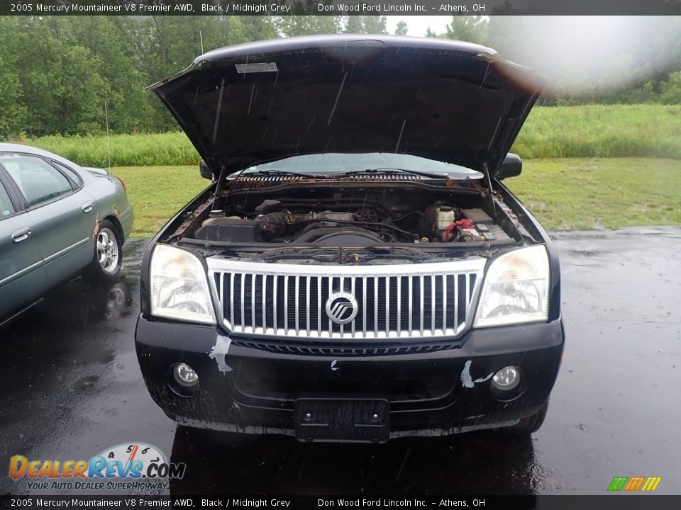 2005 Mercury Mountaineer V8 Premier AWD Black / Midnight Grey Photo #5