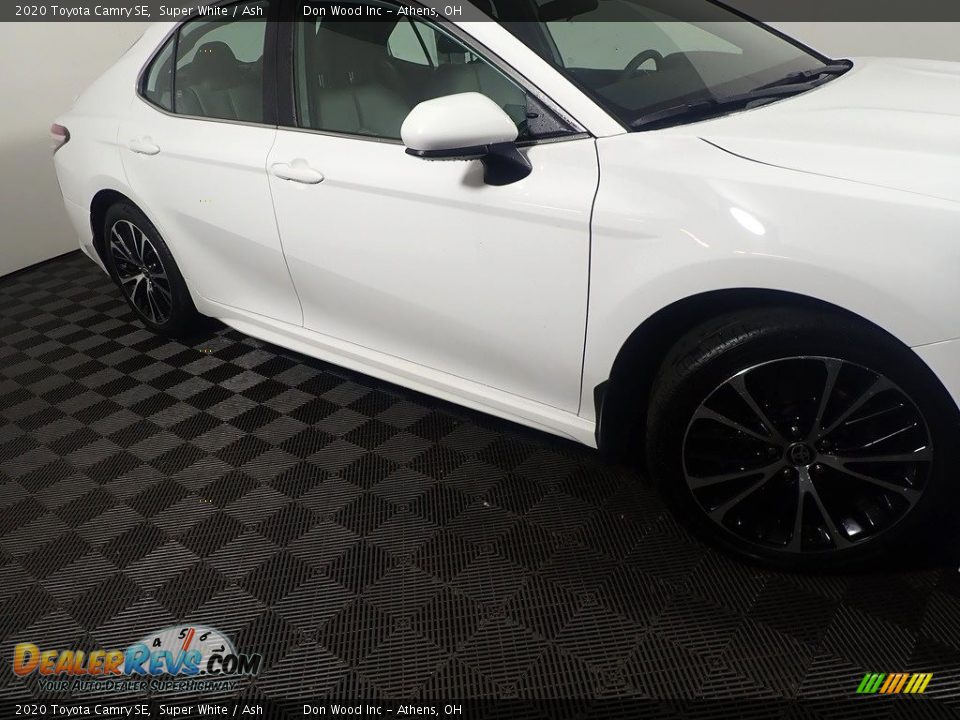 2020 Toyota Camry SE Super White / Ash Photo #6