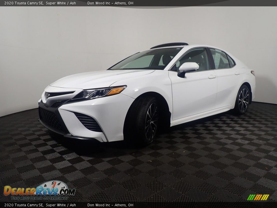 2020 Toyota Camry SE Super White / Ash Photo #10