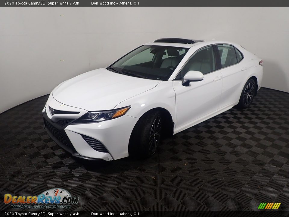 2020 Toyota Camry SE Super White / Ash Photo #11