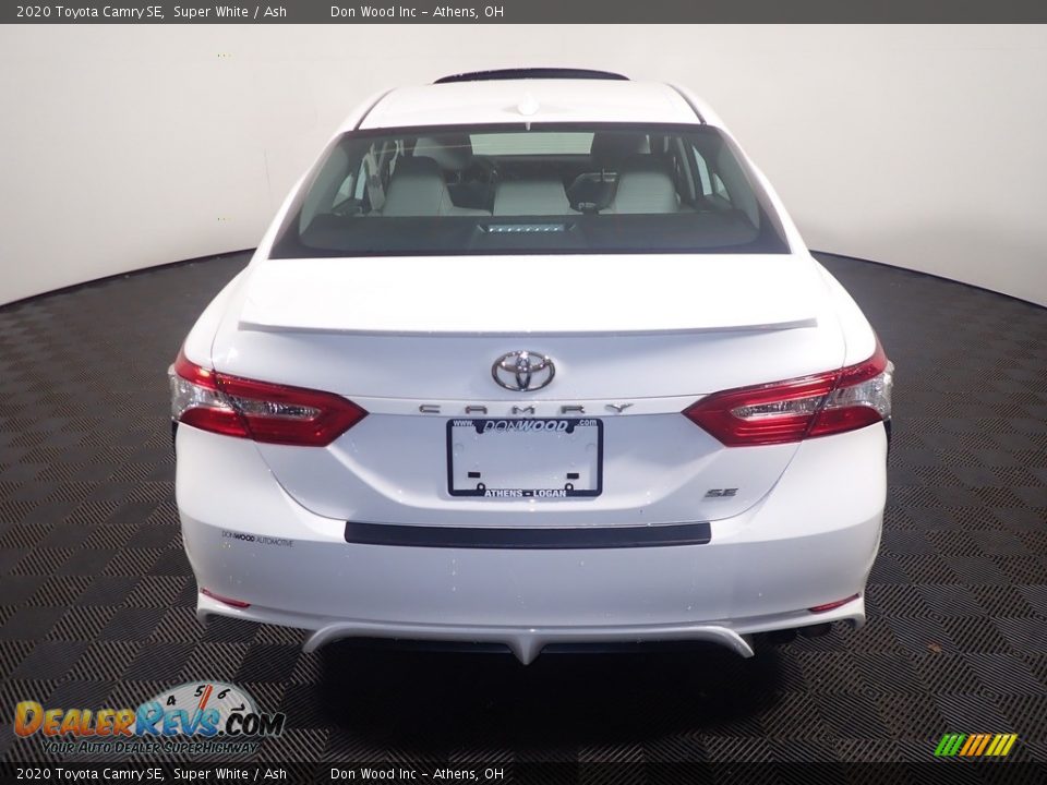 2020 Toyota Camry SE Super White / Ash Photo #15