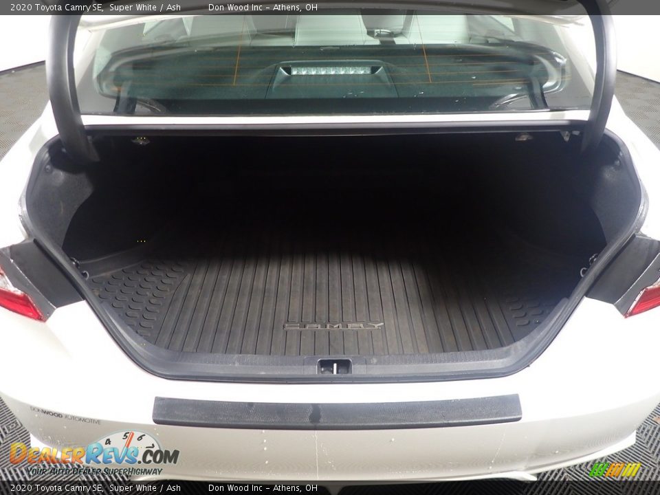 2020 Toyota Camry SE Super White / Ash Photo #17