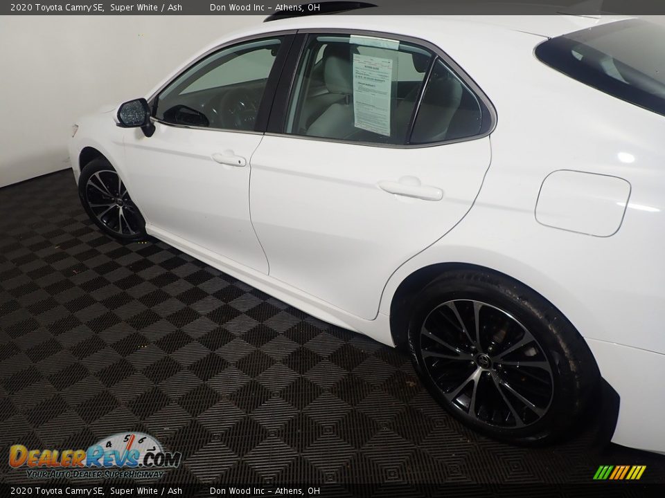 2020 Toyota Camry SE Super White / Ash Photo #20