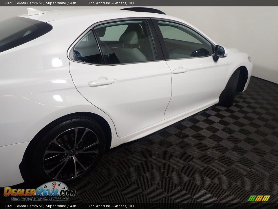 2020 Toyota Camry SE Super White / Ash Photo #21