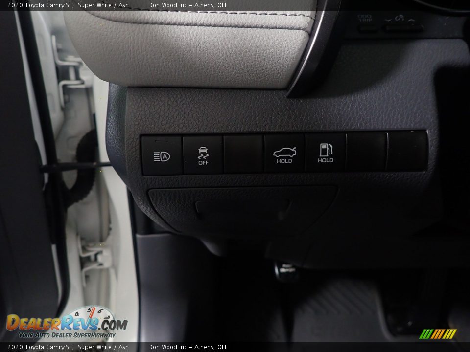 2020 Toyota Camry SE Super White / Ash Photo #32