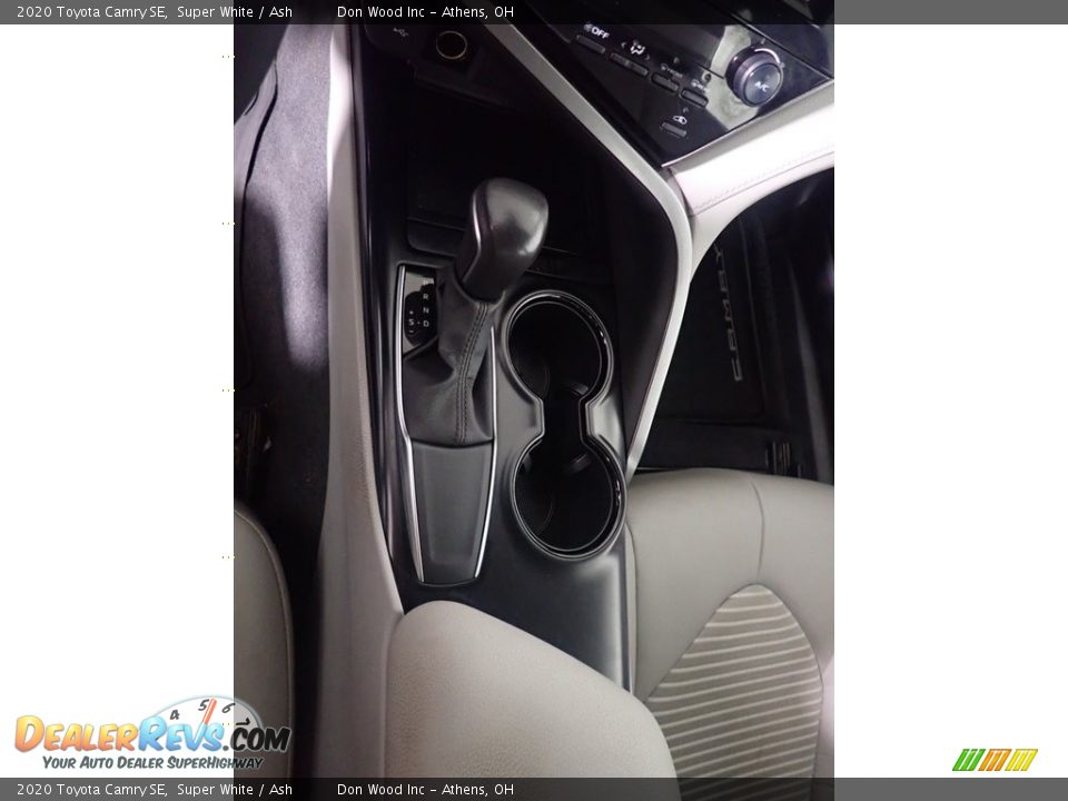 2020 Toyota Camry SE Super White / Ash Photo #33