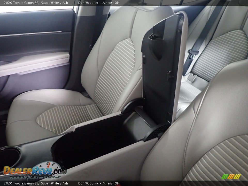 2020 Toyota Camry SE Super White / Ash Photo #34