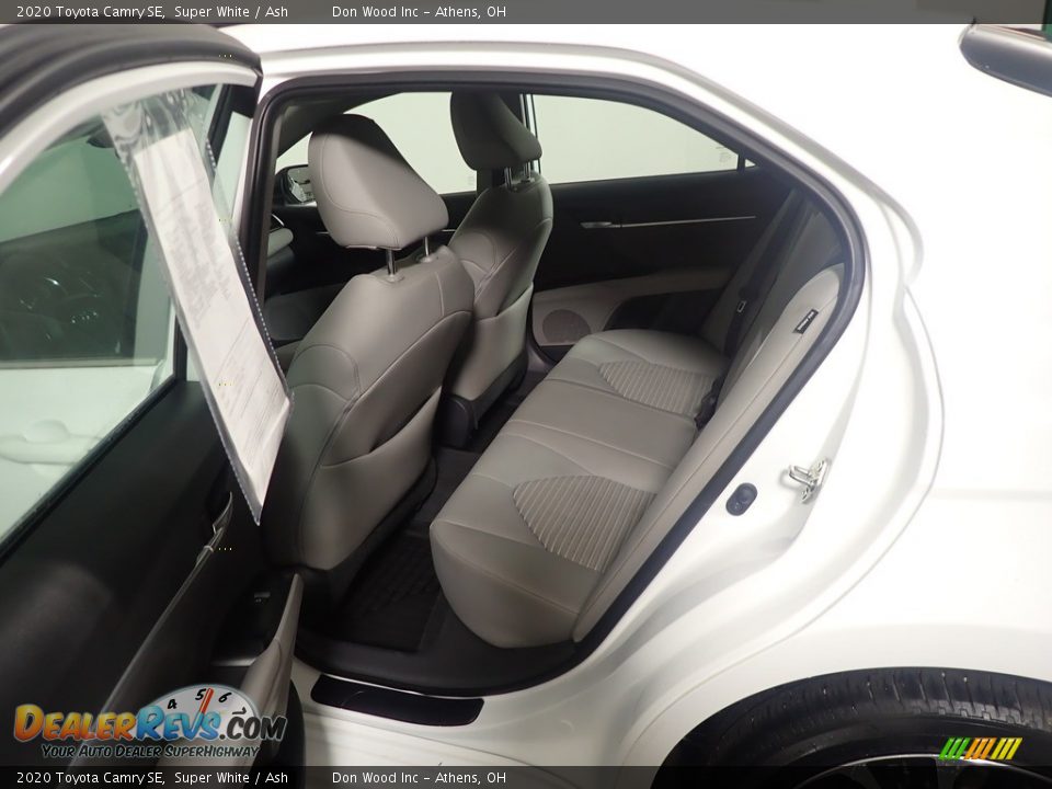 2020 Toyota Camry SE Super White / Ash Photo #36