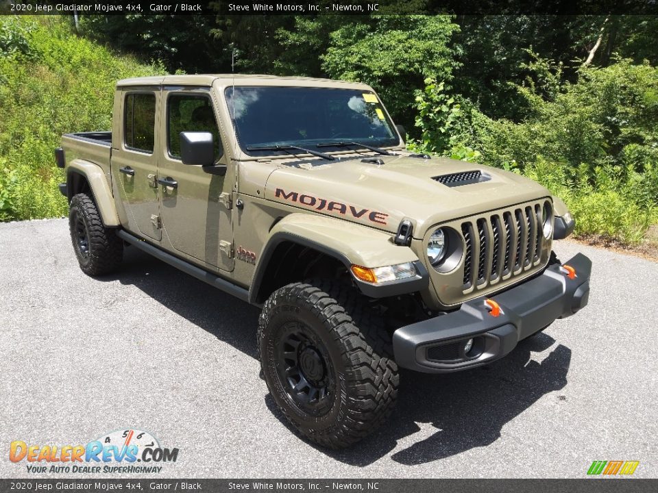 Front 3/4 View of 2020 Jeep Gladiator Mojave 4x4 Photo #4