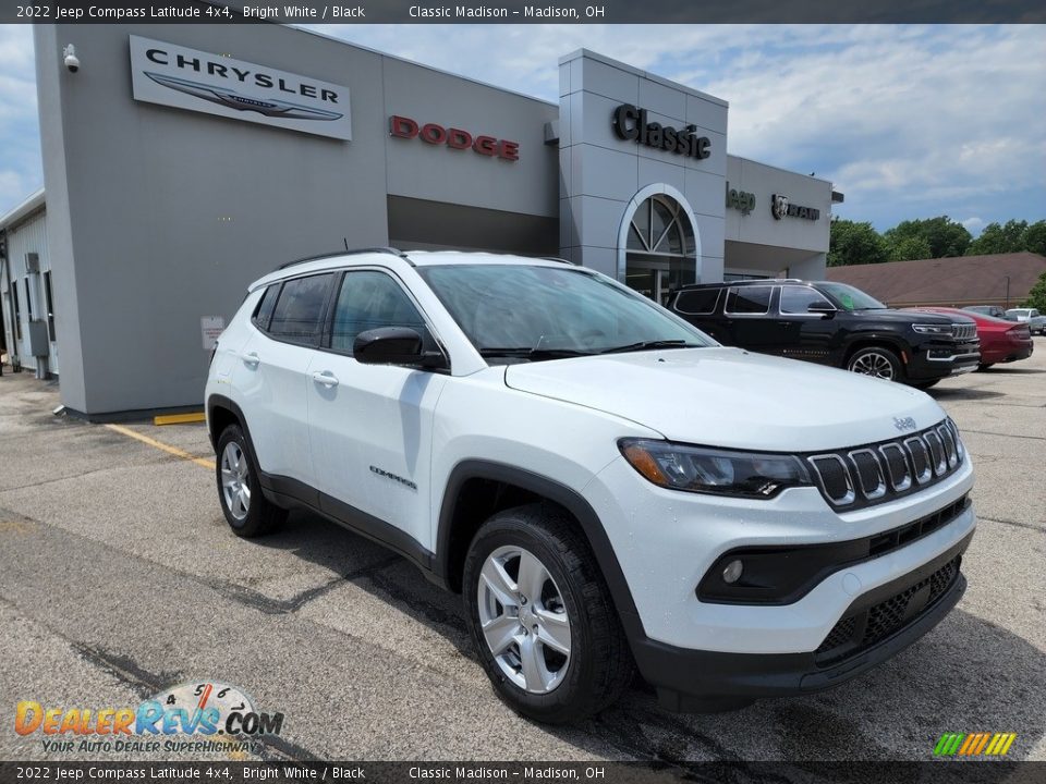 2022 Jeep Compass Latitude 4x4 Bright White / Black Photo #1
