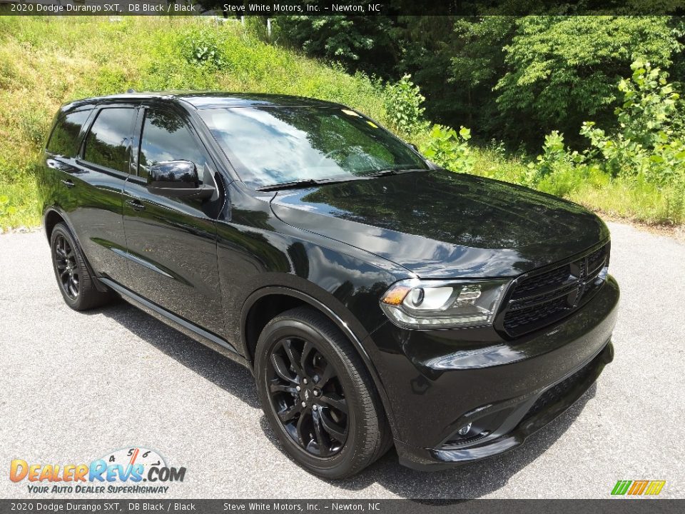 Front 3/4 View of 2020 Dodge Durango SXT Photo #5