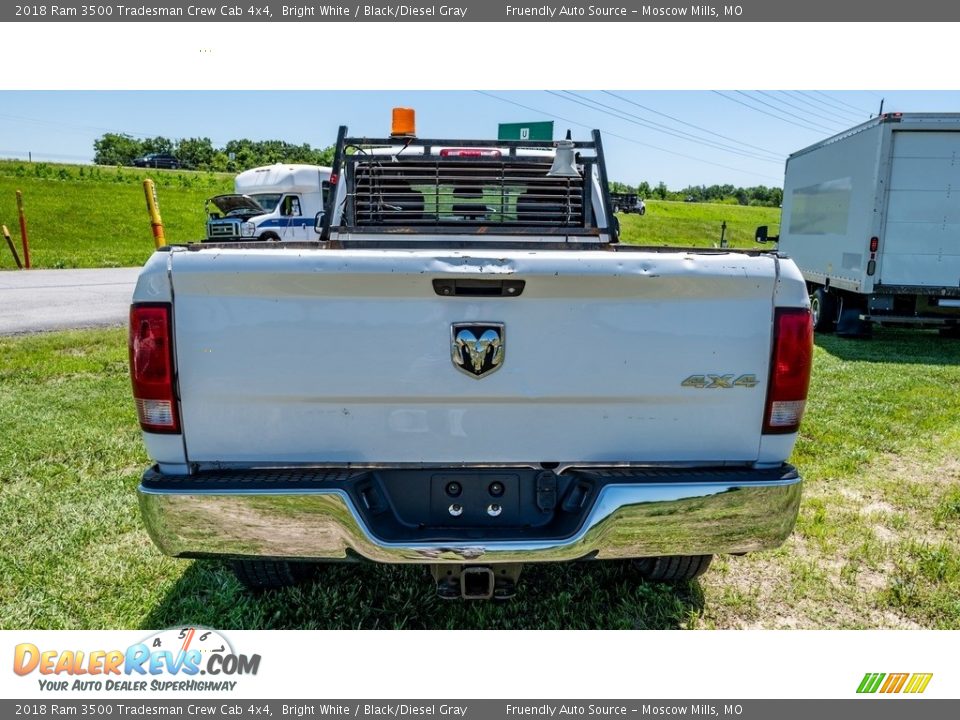 2018 Ram 3500 Tradesman Crew Cab 4x4 Bright White / Black/Diesel Gray Photo #5