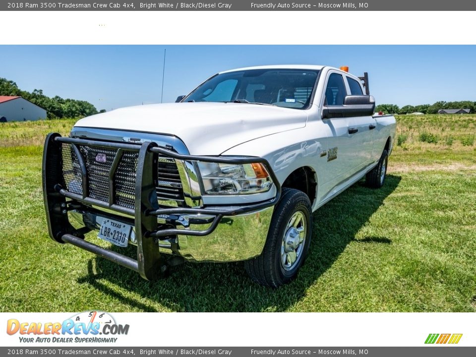 2018 Ram 3500 Tradesman Crew Cab 4x4 Bright White / Black/Diesel Gray Photo #8