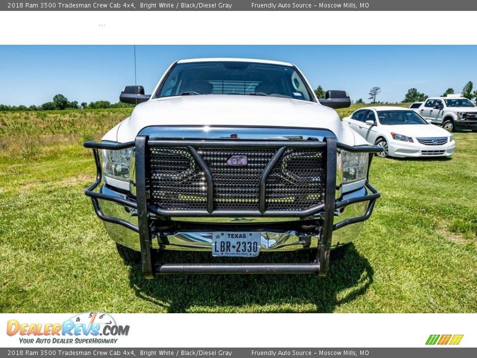 2018 Ram 3500 Tradesman Crew Cab 4x4 Bright White / Black/Diesel Gray Photo #9